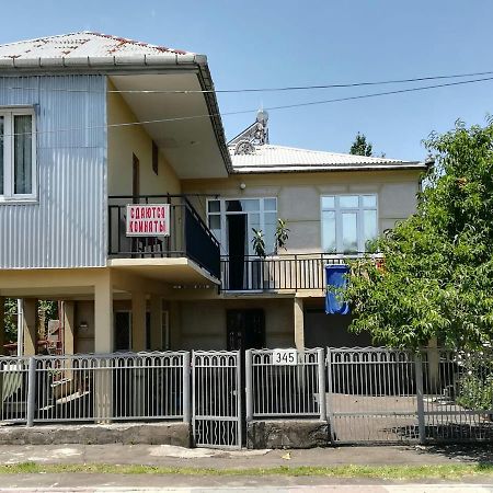 Гостевой дом Гиви Кобулети Экстерьер фото